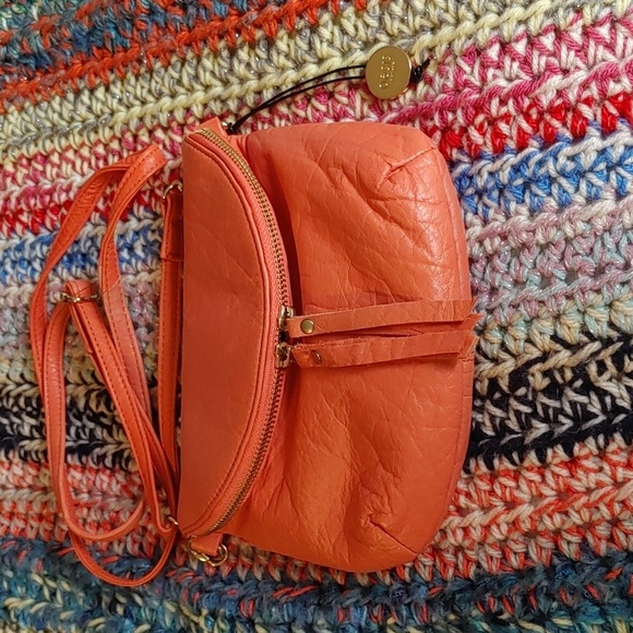 OASIS LEATHER CROSSBODY/FESTIVAL BAG - Picture 1 of 15